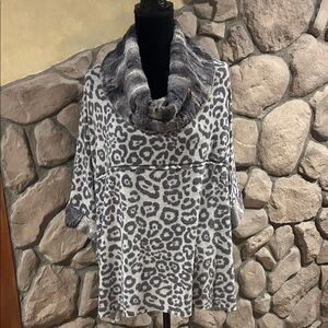 NWT Vine Street Women's Gray Leopard Print Cowl Neck Sweater OS